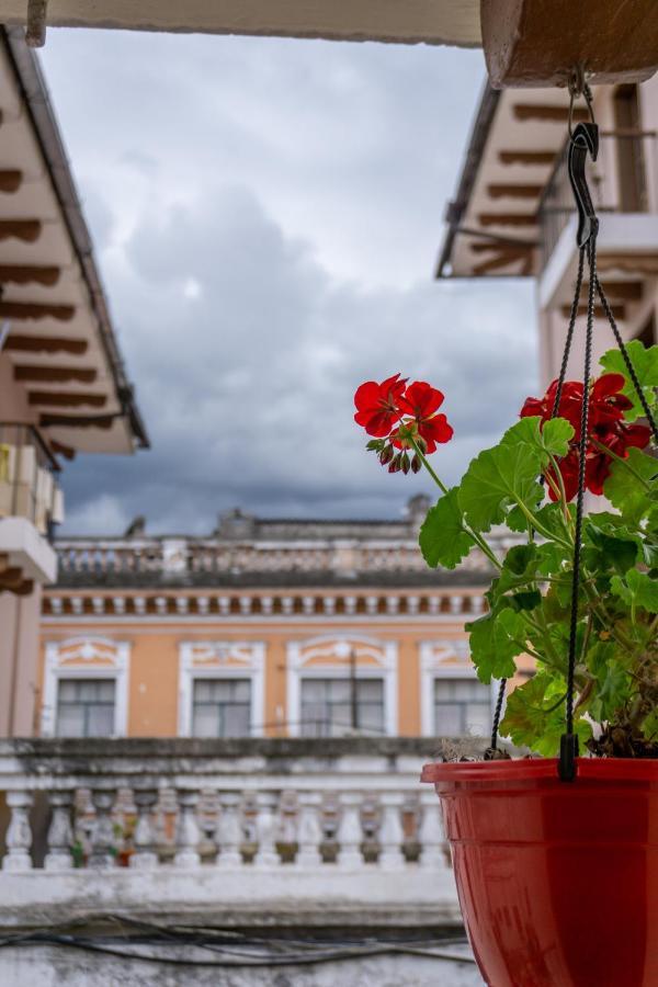 Apartamento 32 Juana De Arco キト エクステリア 写真